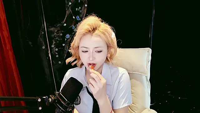 Lady-Mia777 online show from 02-11-26, 12:32