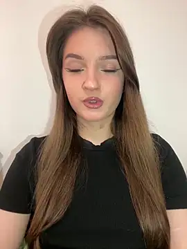 Green eyes lady online show from 04-27-26, 01:20