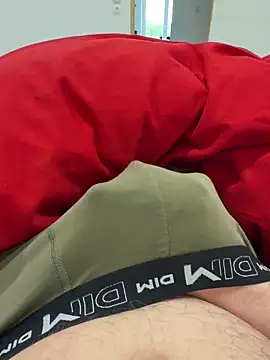 Snapshot of petitsexe52 chatting on 03-06-26, 08:11 petitsexe52 online show from 03-06-26, 08:11