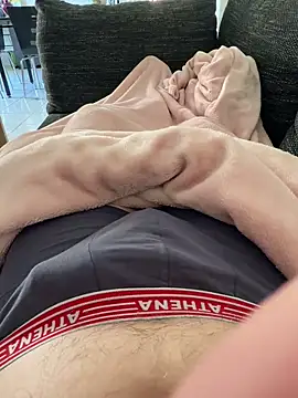 Snapshot of petitsexe52 chatting on 03-12-26, 01:28 petitsexe52 online show from 03-12-26, 01:28