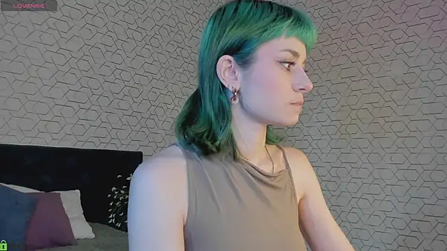 Scarle Whisper online show from 04-24-26, 09:45