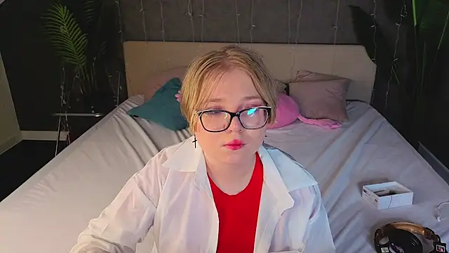 Lauraaa Smith online show from 03-10-26, 01:10