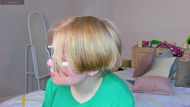 Lauraaa Smith online show from 03-13-26, 07:48