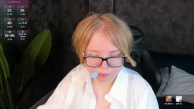 Lauraaa Smith online show from 03-19-26, 02:15