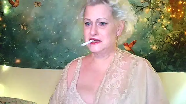 Snapshot of Blondie_the_librarian chatting on 03-06-26, 01:02 Blondie the librarian online show from 03-06-26, 01:02