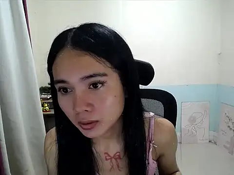 Snapshot of devine_goddess chatting on 06-27-26, 01:32 devine goddess online show from 06-27-26, 01:32