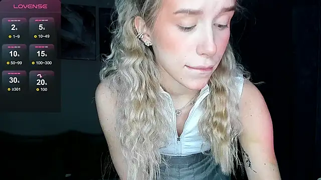 Snapshot of Elysia_kiss chatting on 03-10-26, 02:05 Elysia kiss online show from 03-10-26, 02:05