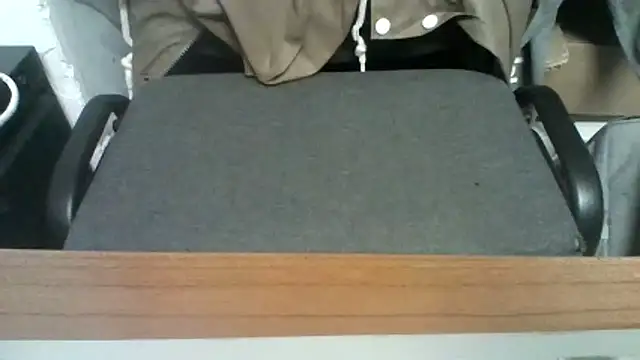 Snapshot of elegantblack chatting on 03-19-26, 12:42 elegantblack online show from 03-19-26, 12:42