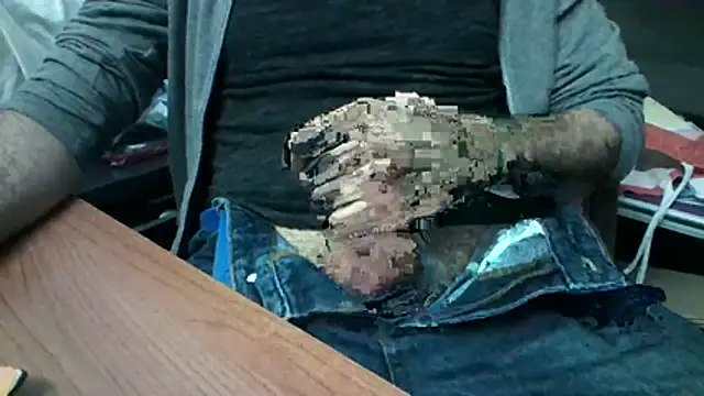 Snapshot of elegantblack chatting on 03-30-26, 12:28 elegantblack online show from 03-30-26, 12:28