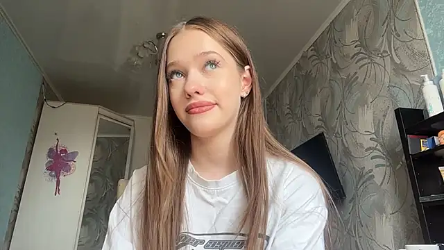 Snapshot of CarolOttum chatting on 04-01-26, 08:59 CarolOttum online show from 04-01-26, 08:59