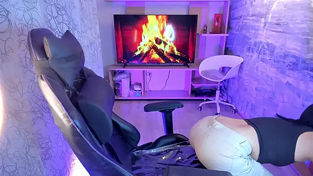 GemmaBrown online show from 04-23-26, 01:13