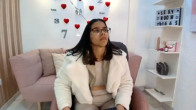 Snapshot of Luna_Millers chatting on 03-04-26, 03:56 Luna Millers online show from 03-04-26, 03:56