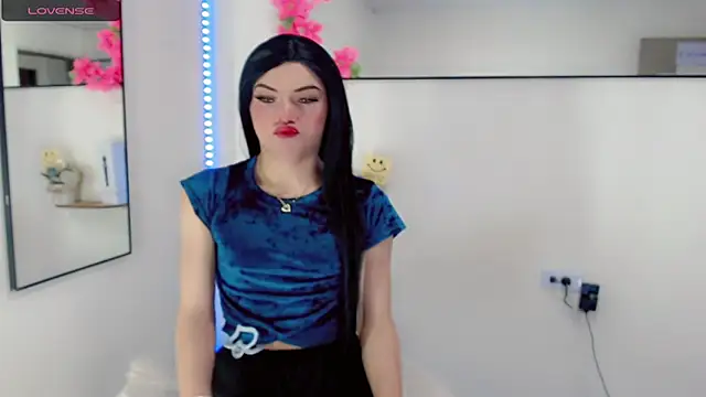 NathalialLooes online show from 04-28-26, 05:01