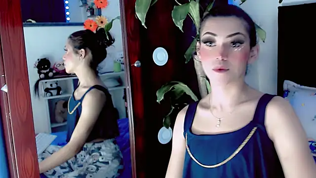NathalialLooes online show from 07-28-26, 08:52