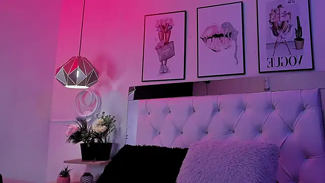 Snapshot of Zoe_Hilton chatting on 03-15-26, 03:01 Zoe Hilton online show from 03-15-26, 03:01