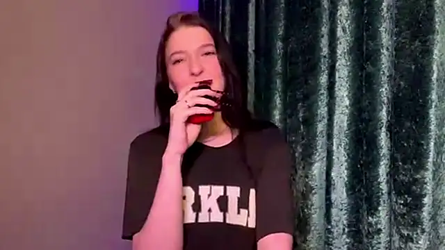 Sarahsolara online show from 03-11-26, 05:19