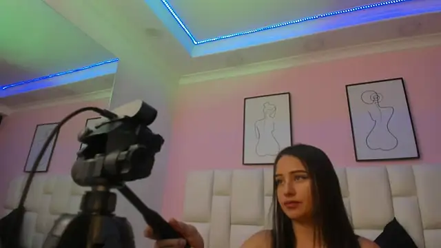 SARHA ANTONELLI online show from 06-14-26, 12:18