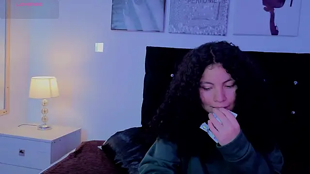 Snapshot of Zoe-yanin chatting on 03-14-26, 06:46 Zoe-yanin online show from 03-14-26, 06:46