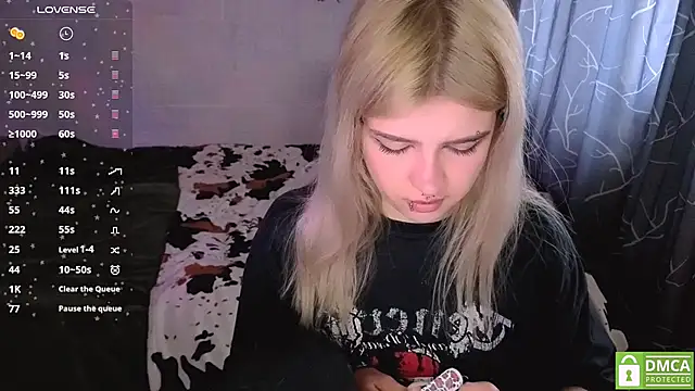 MoonlightGrace online show from 04-12-26, 03:17