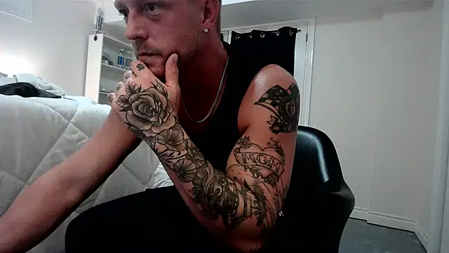 Snapshot of HotnCole chatting on 03-21-26, 12:26 HotnCole online show from 03-21-26, 12:26