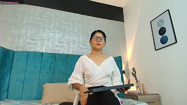 Snapshot of dulcenena_moon chatting on 03-14-26, 11:26 dulcenena moon online show from 03-14-26, 11:26