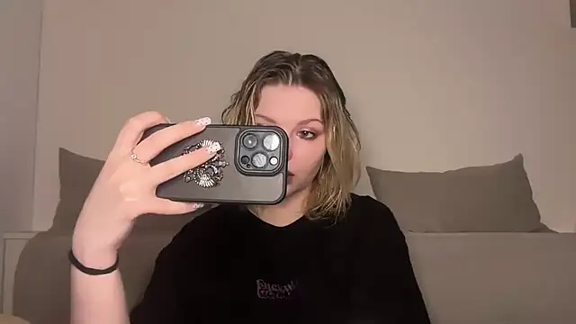 Snapshot of Ophelia_Ritz chatting on 03-20-26, 12:26 Ophelia Ritz online show from 03-20-26, 12:26