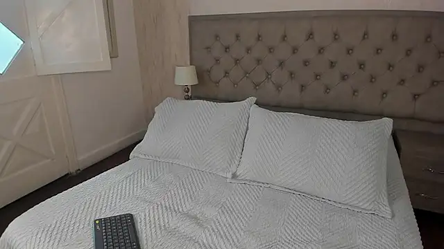 Snapshot of Sienna_brunette chatting on 02-03-26, 01:16 Sienna brunette online show from 02-03-26, 01:16