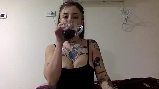 Snapshot of aixablackk chatting on 06-07-26, 01:43 aixablackk online show from 06-07-26, 01:43