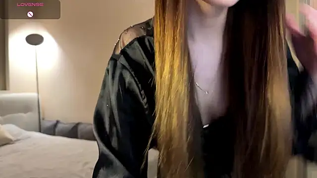 Snapshot of randiburt chatting on 03-04-26, 12:33 randiburt online show from 03-04-26, 12:33