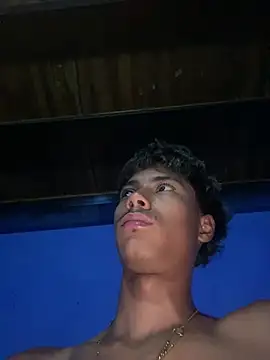 Snapshot of Adan21_cm chatting on 03-13-26, 05:03 Adan21 cm online show from 03-13-26, 05:03