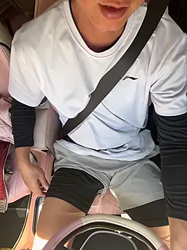 Snapshot of Tony-tran chatting on 02-20-26, 04:09 Tony-tran online show from 02-20-26, 04:09