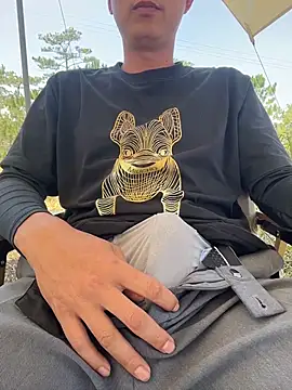 Snapshot of Tony-tran chatting on 04-04-26, 04:22 Tony-tran online show from 04-04-26, 04:22