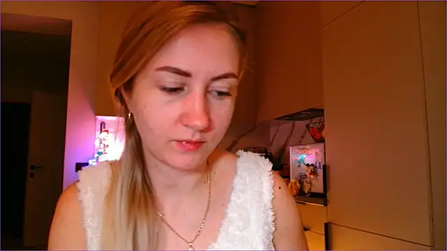 BluueSilk online show from 02-12-26, 06:30