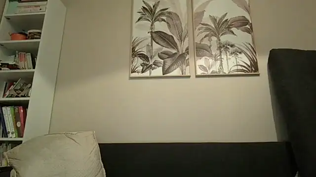 doudou310 online show from 02-15-26, 05:48