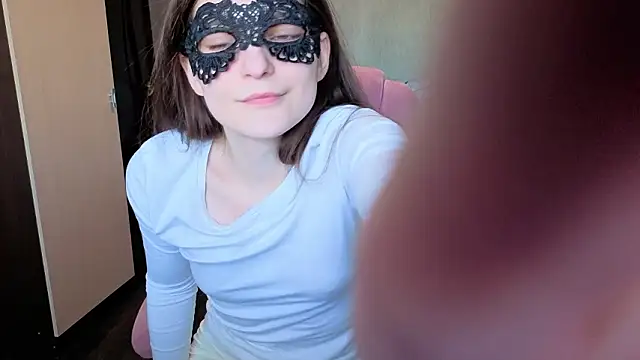 Snapshot of Helgamunn chatting on 02-22-26, 12:47 Helgamunn online show from 02-22-26, 12:47