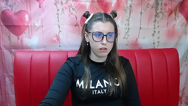 Snapshot of LilianaShine chatting on 05-16-26, 10:36 LilianaShine online show from 05-16-26, 10:36