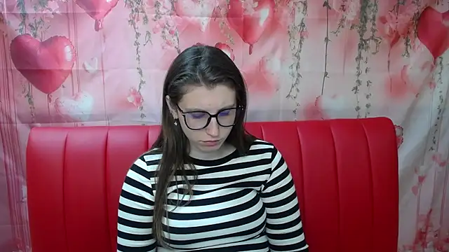 Snapshot of LilianaShine chatting on 05-30-26, 05:04 LilianaShine online show from 05-30-26, 05:04