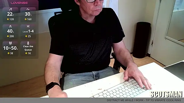 Snapshot of Scotsmanx chatting on 04-24-26, 06:32 Scotsmanx online show from 04-24-26, 06:32