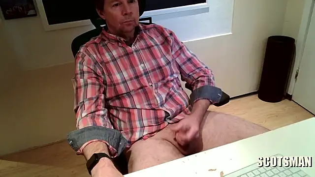 Snapshot of Scotsmanx chatting on 05-13-26, 04:15 Scotsmanx online show from 05-13-26, 04:15