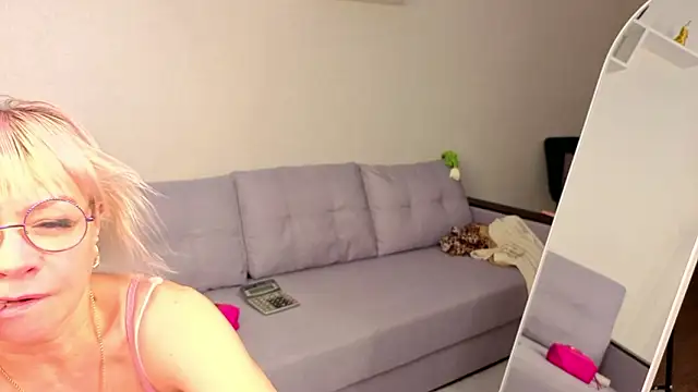 Snapshot of Ann_Annise chatting on 03-08-26, 06:28 Ann Annise online show from 03-08-26, 06:28