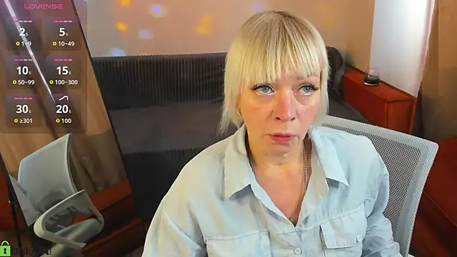 Snapshot of Ann_Annise chatting on 06-10-26, 12:55 Ann Annise online show from 06-10-26, 12:55