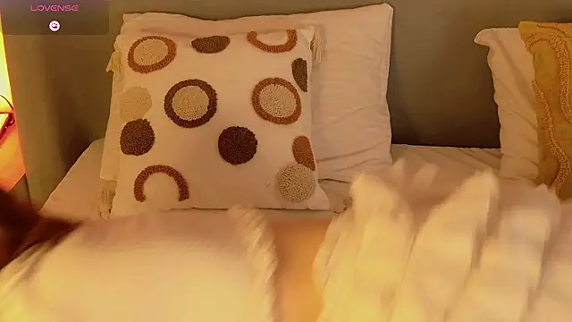 Snapshot of VivanWestwood chatting on 05-20-26, 05:08 VivanWestwood online show from 05-20-26, 05:08