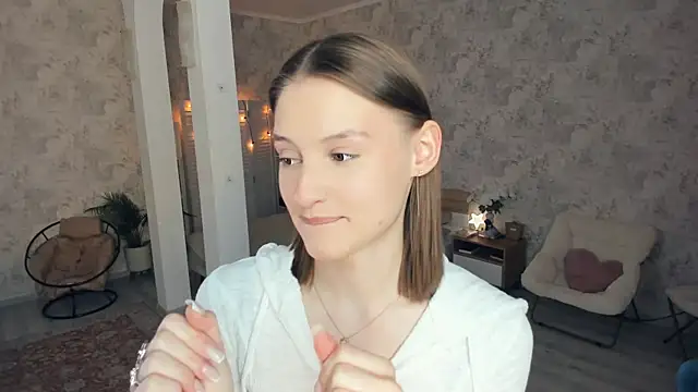 LianneBynon online show from 06-13-26, 08:34