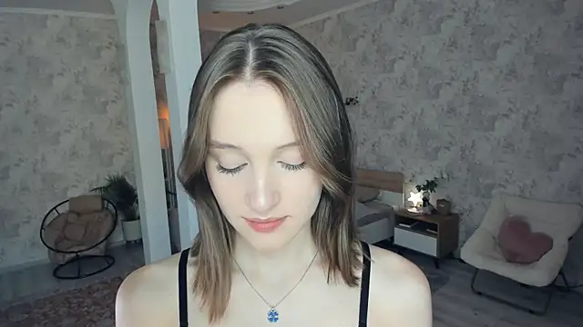 LianneBynon online show from 06-19-26, 08:40