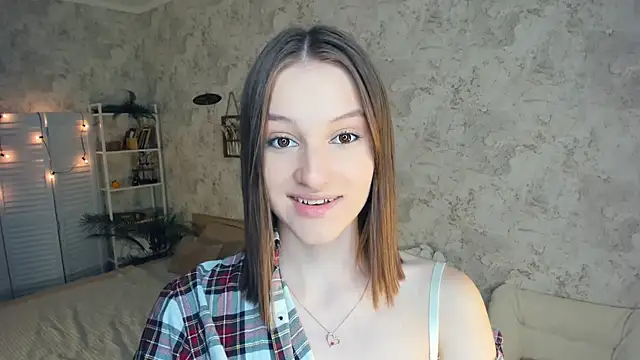 LianneBynon online show from 06-22-26, 08:33