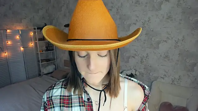 LianneBynon online show from 06-27-26, 08:41