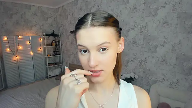 LianneBynon online show from 06-29-26, 08:31