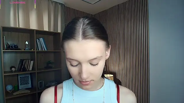 LianneBynon online show from 07-18-26, 09:02
