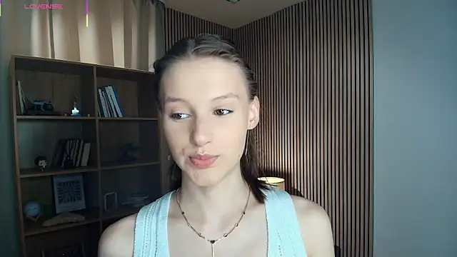 LianneBynon online show from 07-19-26, 08:40