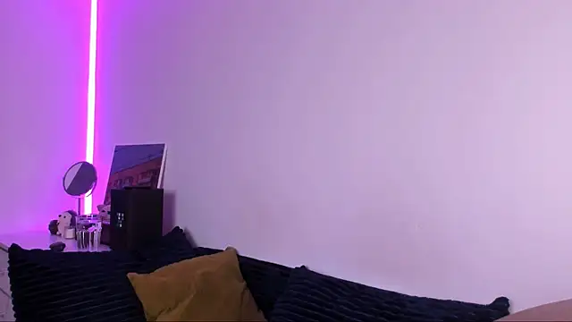 miabellee  online show from 06-18-26, 10:25